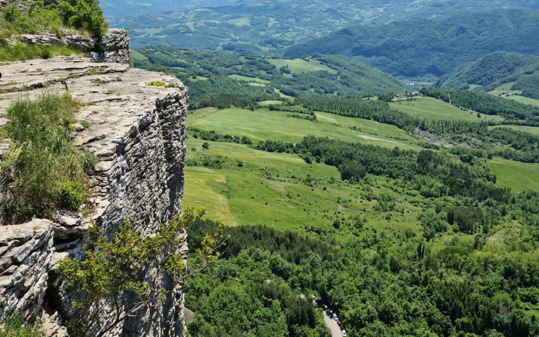 Pietra di Bismantova da Cervarezza in MTB